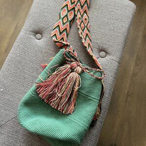 Knit Bucket Crossbody / Should Bag